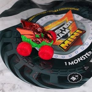 RARE Monster Jam Mini Series 12 Chrome Bakugan Dragonoid!